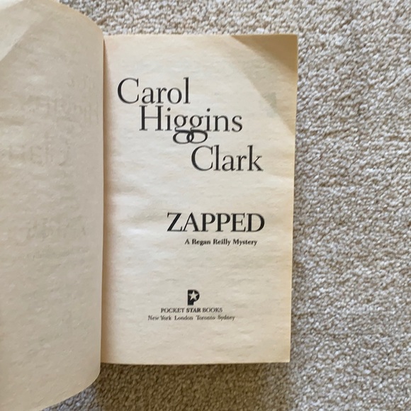 Zapped by Carol Higgins Clark - A Regan Reilly Mystery - Picture 6 of 7